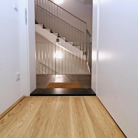 Balcony/Pool/Free Parking Garage Studio Wien Exteriör bild