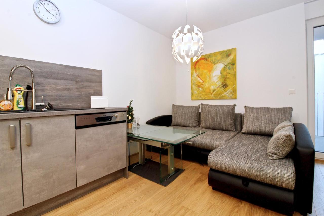 Balcony/Pool/Free Parking Garage Studio Wien Exteriör bild