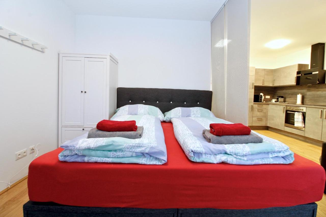 Balcony/Pool/Free Parking Garage Studio Wien Exteriör bild
