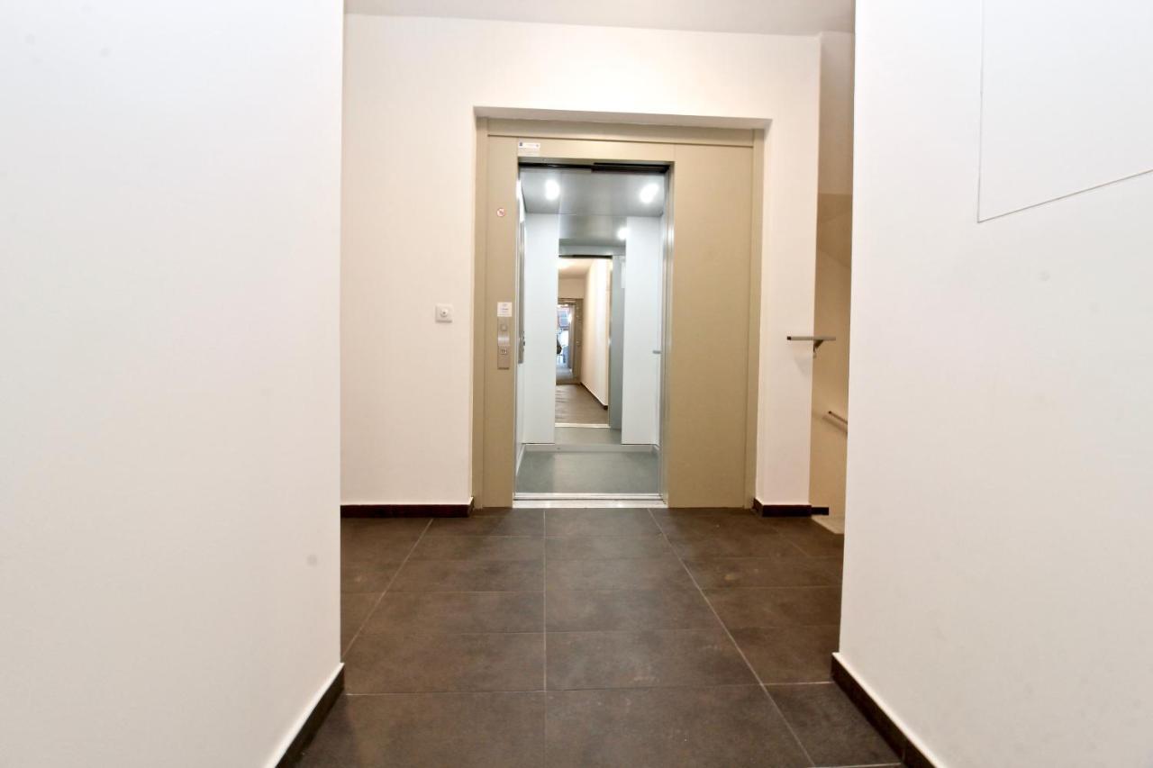 Balcony/Pool/Free Parking Garage Studio Wien Exteriör bild