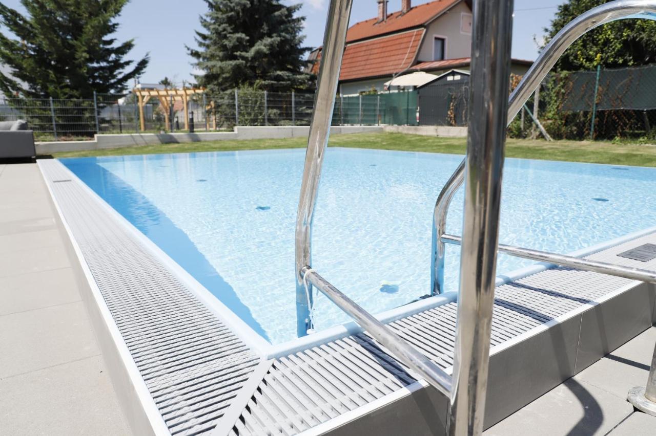 Balcony/Pool/Free Parking Garage Studio Wien Exteriör bild